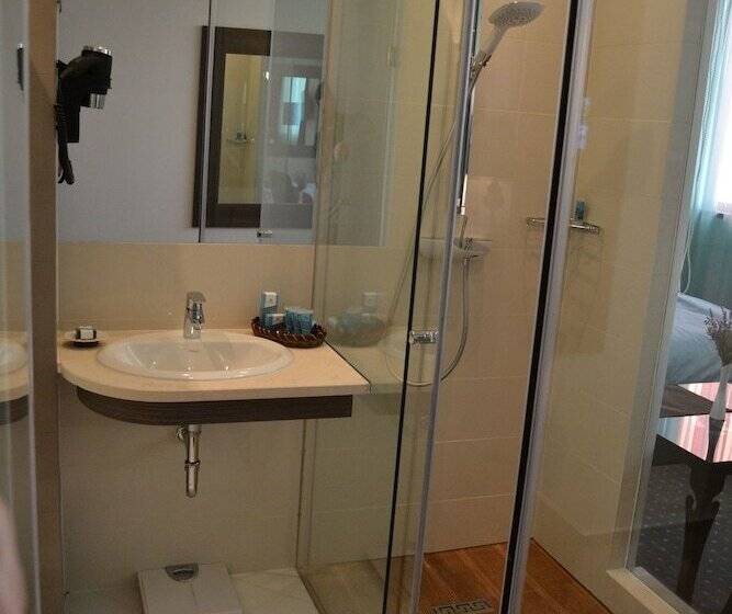 اتاق خانوادگی, Nartel