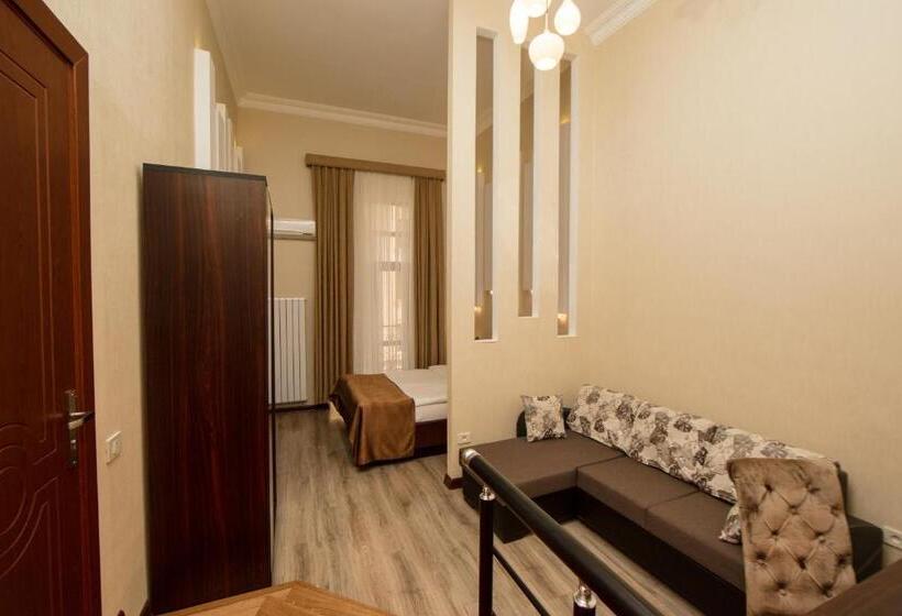 اتاق لوکس با بالکن, Passage Boutique