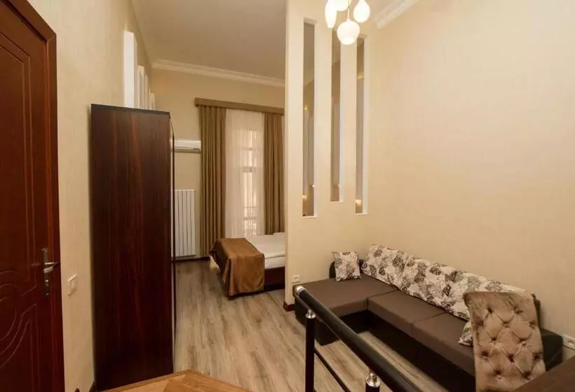 اتاق لوکس با بالکن, Passage Boutique
