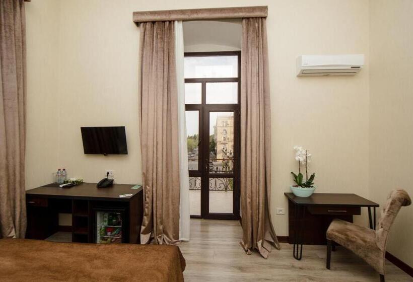 اتاق لوکس با بالکن, Passage Boutique