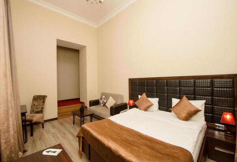 اتاق لوکس با بالکن, Passage Boutique
