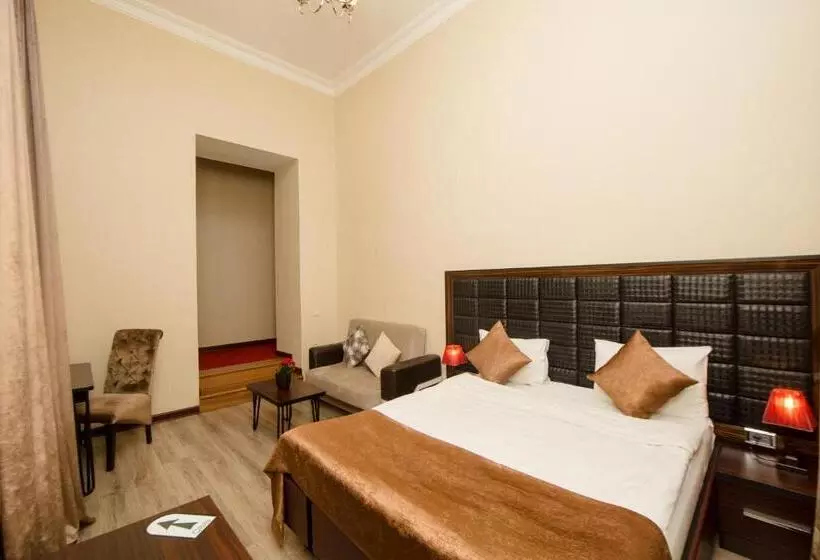 اتاق لوکس با بالکن, Passage Boutique