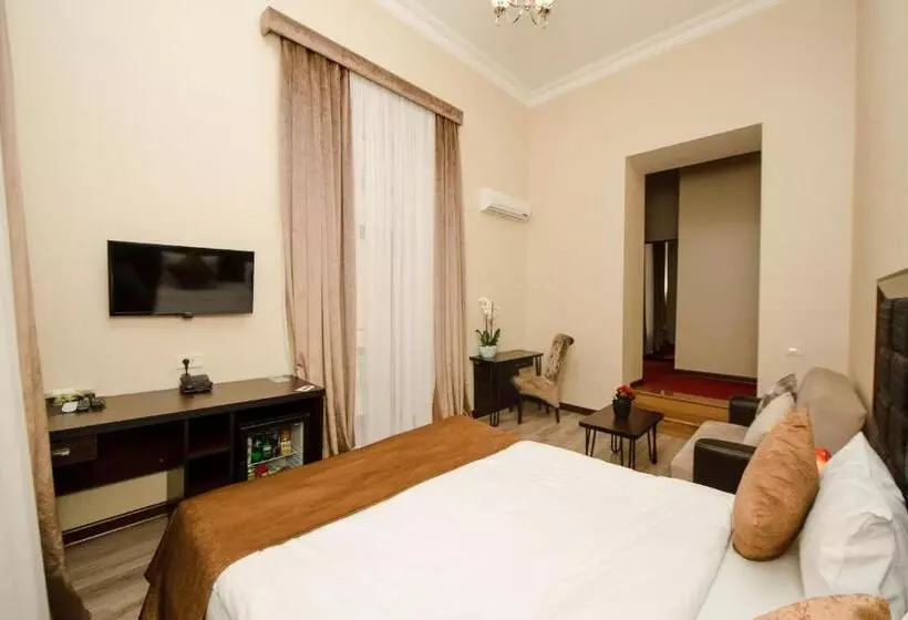 اتاق لوکس با بالکن, Passage Boutique