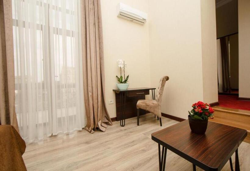 اتاق لوکس با بالکن, Passage Boutique