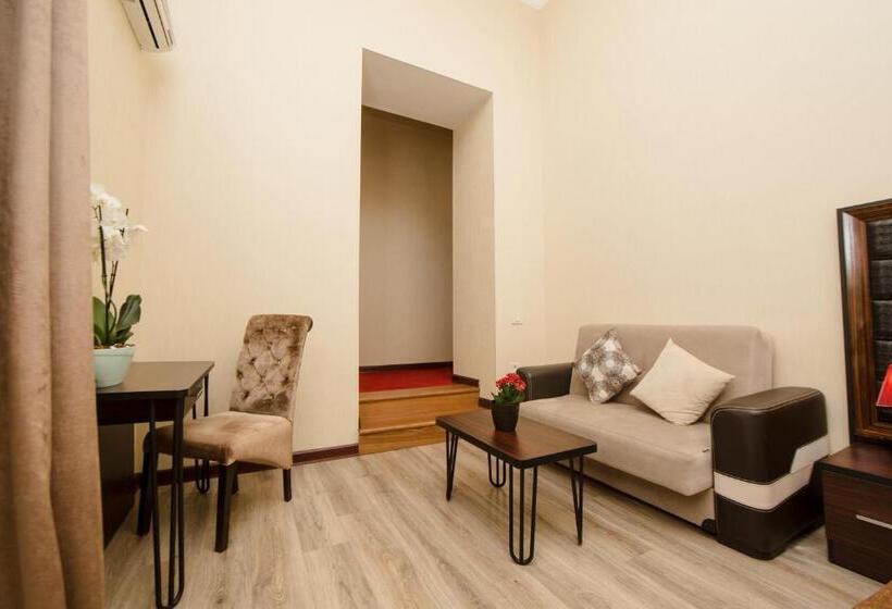 اتاق لوکس با بالکن, Passage Boutique