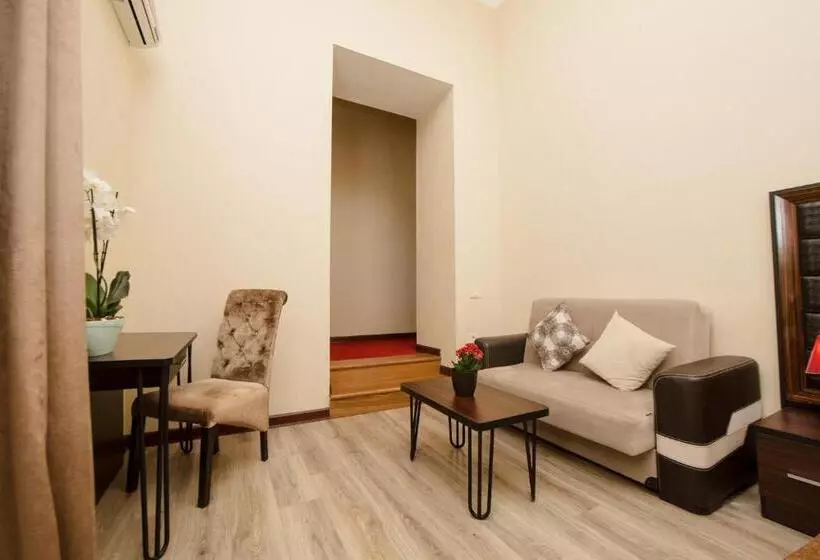 اتاق لوکس با بالکن, Passage Boutique