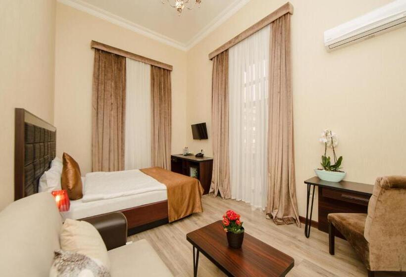 اتاق لوکس با بالکن, Passage Boutique