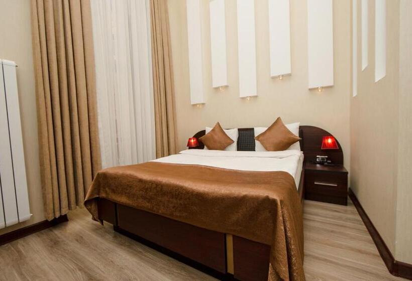 اتاق لوکس با بالکن, Passage Boutique