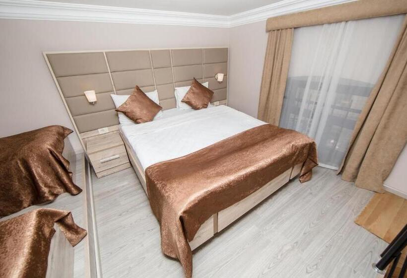 اتاق خانوادگی, Passage Boutique