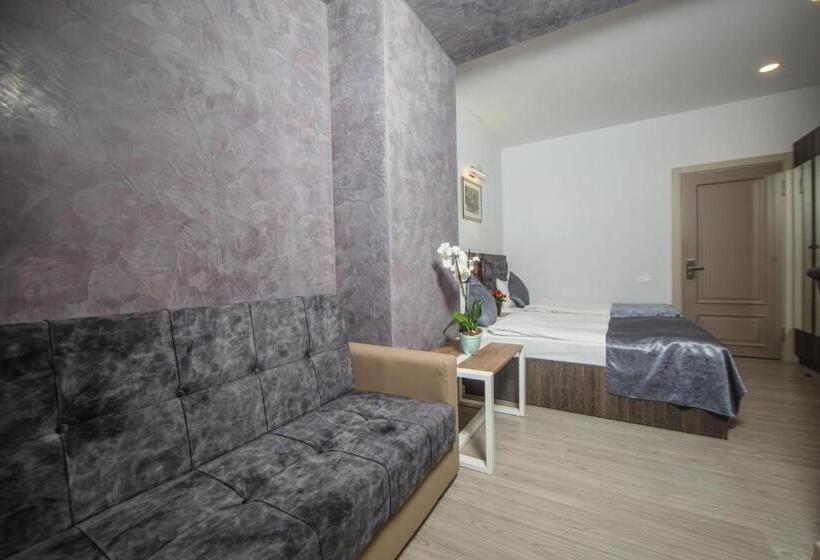 اتاق اکونومی, Passage Boutique