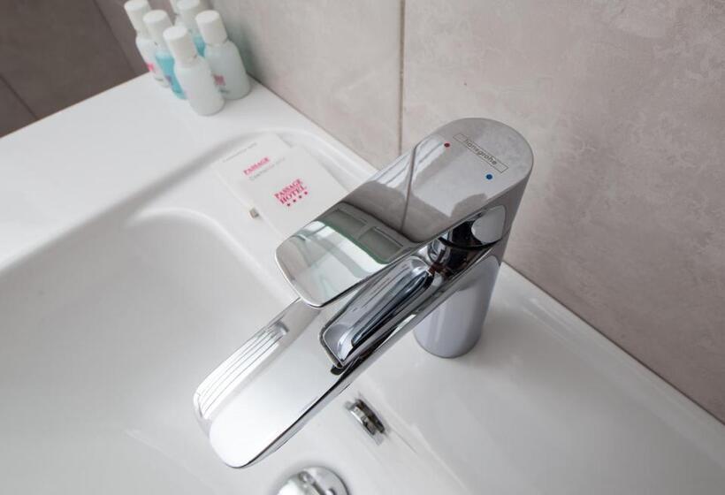 اتاق اکونومی, Passage Boutique