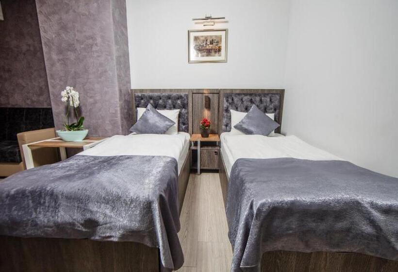 اتاق اکونومی, Passage Boutique