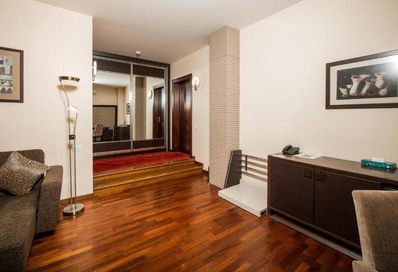 سوییت, Passage Boutique