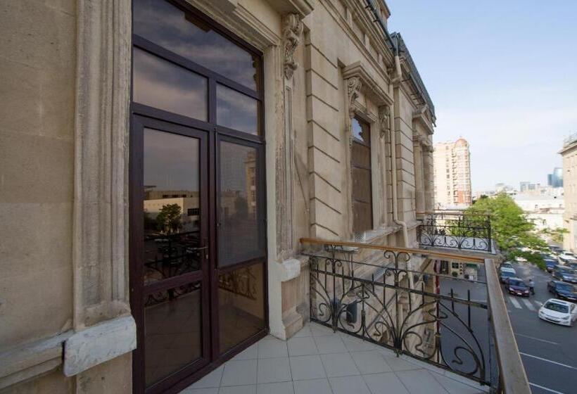 اتاق لوکس با بالکن, Passage Boutique