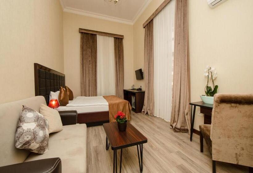 اتاق لوکس با بالکن, Passage Boutique