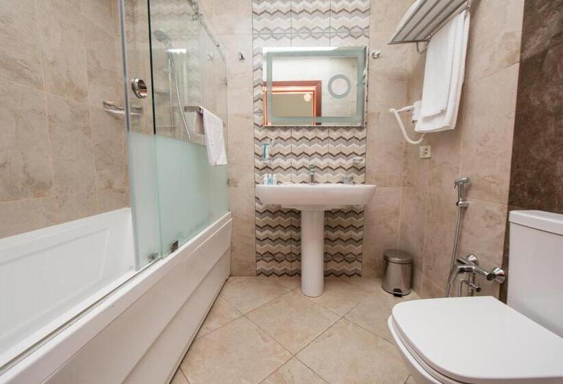 اتاق لوکس با بالکن, Passage Boutique