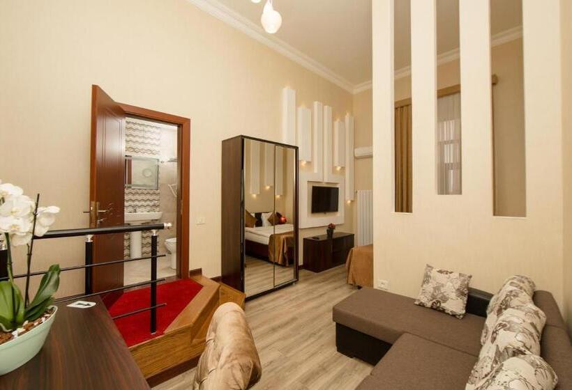اتاق لوکس با بالکن, Passage Boutique