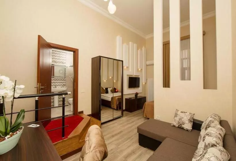 اتاق لوکس با بالکن, Passage Boutique