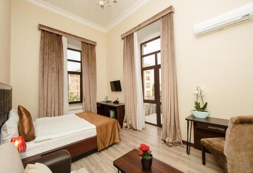 اتاق لوکس با بالکن, Passage Boutique