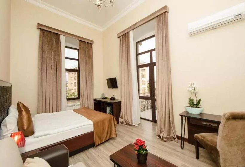 اتاق لوکس با بالکن, Passage Boutique