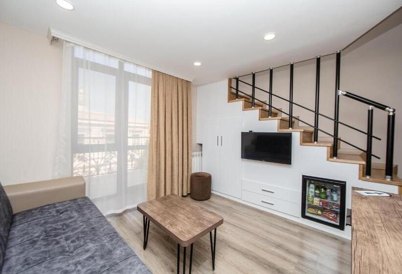 اتاق خانوادگی, Passage Boutique