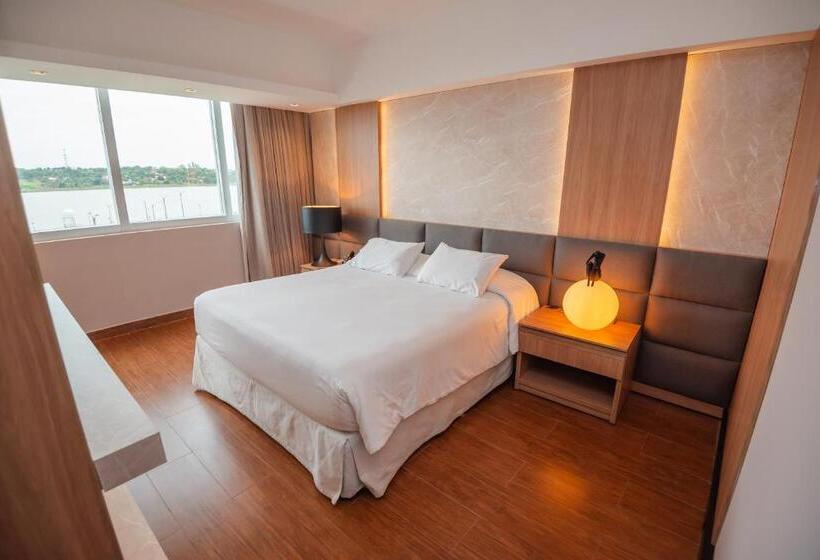 سوییت لوکس, Savoy Hotel Encarnación