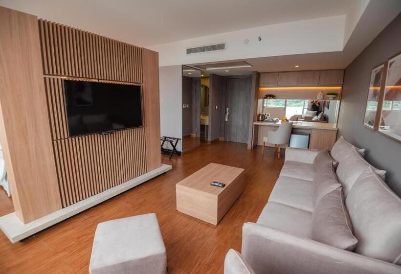 سوییت لوکس, Savoy Hotel Encarnación