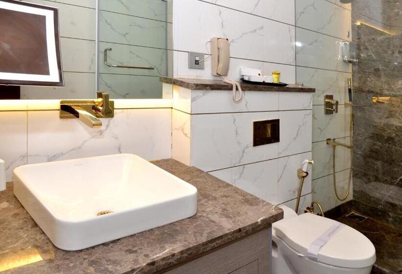 اتاق اجرایی, Sawera Grand