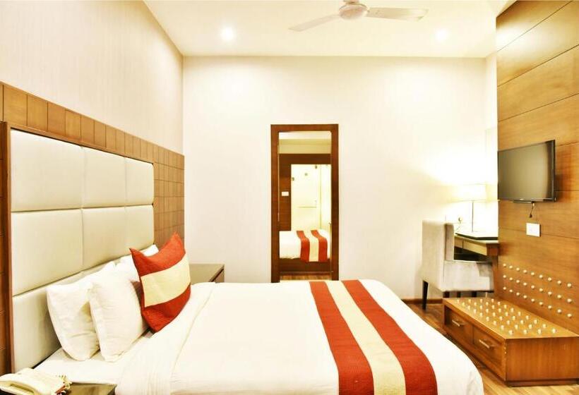 اتاق اجرایی, Sawera Grand