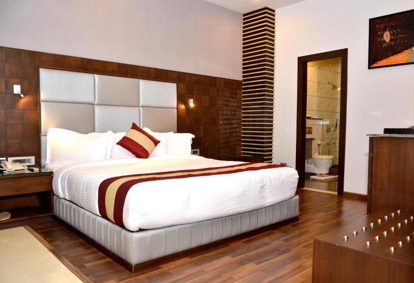 اتاق کلاب, Sawera Grand