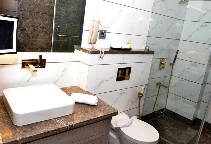 اتاق کلاس بیزنس, Sawera Grand