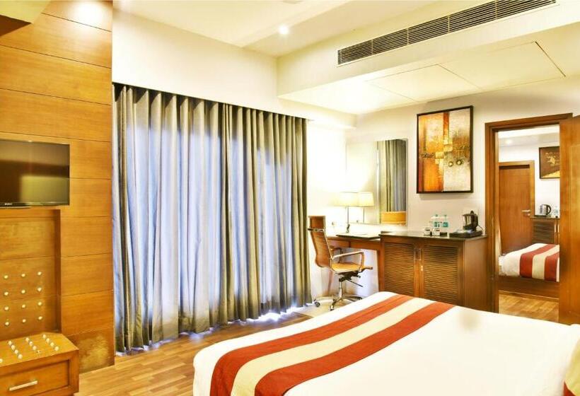 اتاق کلاس بیزنس, Sawera Grand