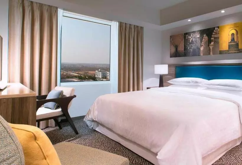 キングサイドベッドのスタンダードワンルーム, Sheraton Hyderabad