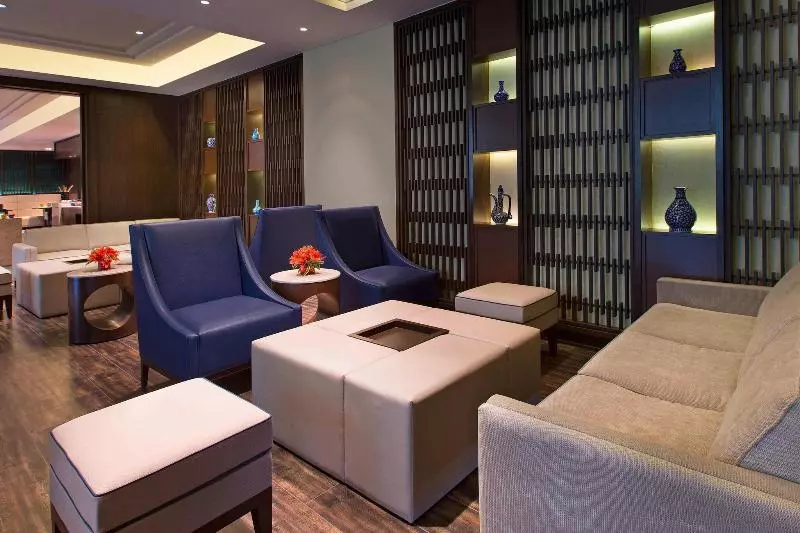 キングサイズベッドのクラブルーム, Sheraton Hyderabad