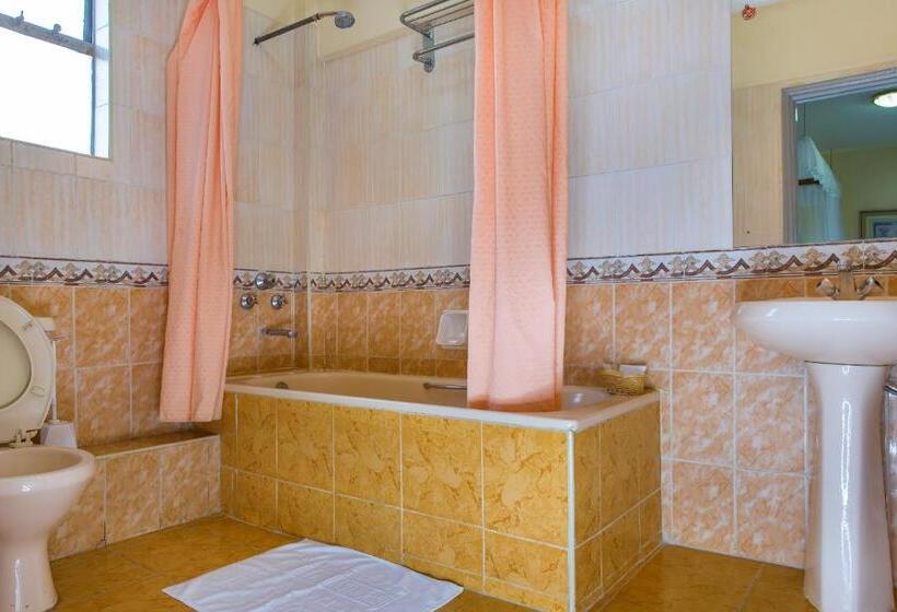 디럭스 룸, Sportsview Hotel Kasarani