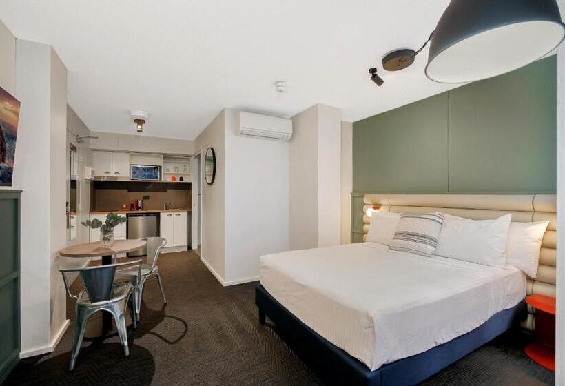 חדר סטודיו סטנדרד, The Urban Newtown