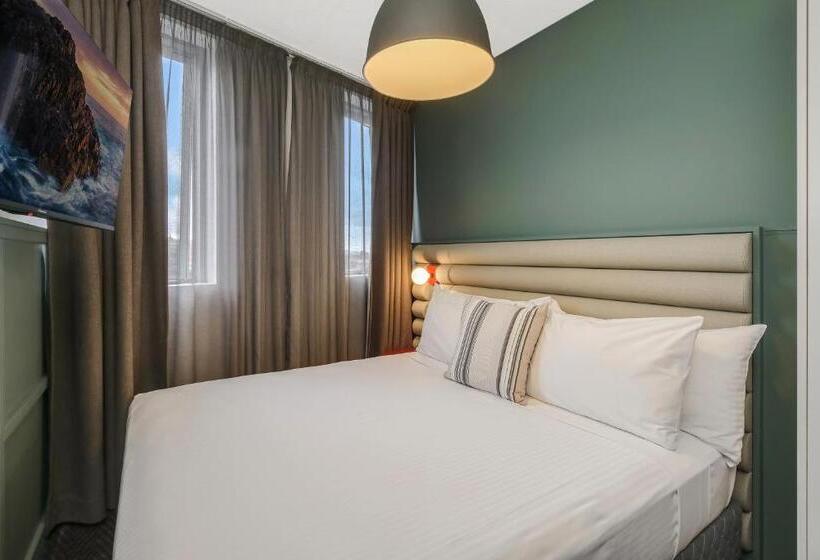 חדר סטודיו סטנדרד, The Urban Newtown