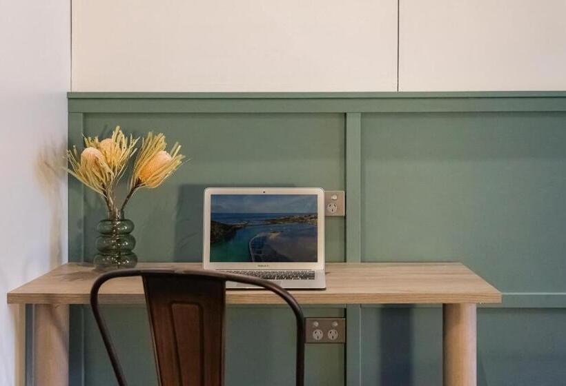 מיטת קינג בסוויטה, The Urban Newtown