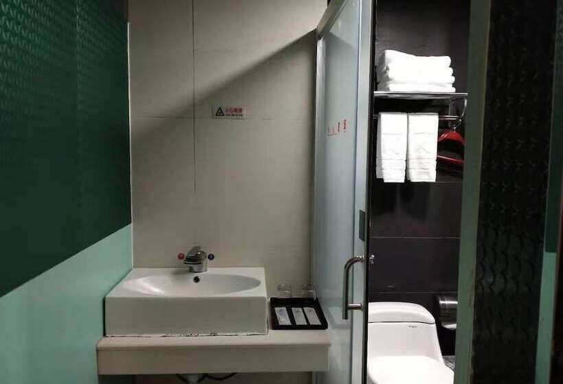 Номер Комфорт, Kaiserdom Hotel China Plaza