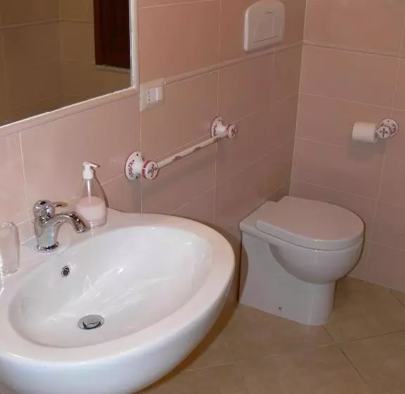 اتاق استاندارد یک نفره, L Antica Torre Caralis Holiday