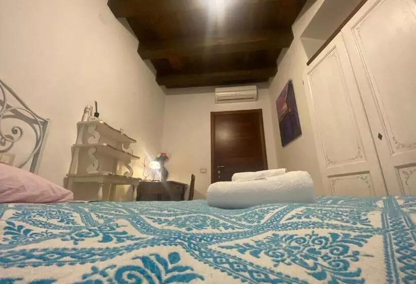اتاق استاندارد یک نفره, L Antica Torre Caralis Holiday