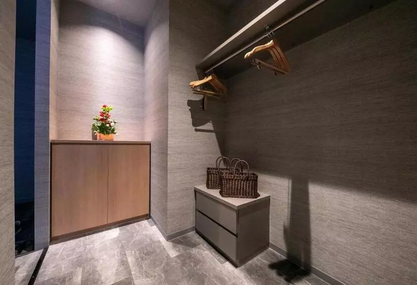 سوئیت با چشم‌انداز رودخانه, Nabeyahonkan Ryokan