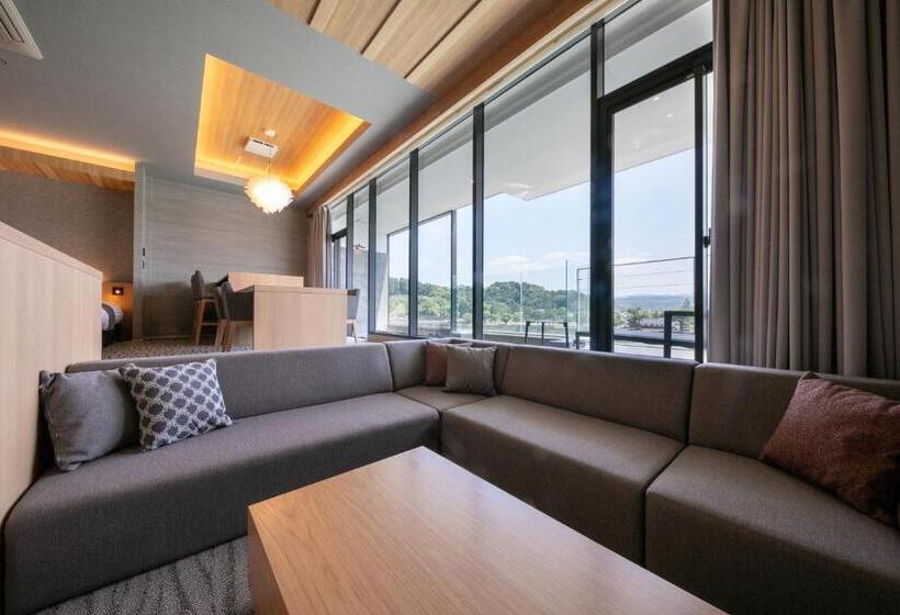 سوئیت با چشم‌انداز رودخانه, Nabeyahonkan Ryokan