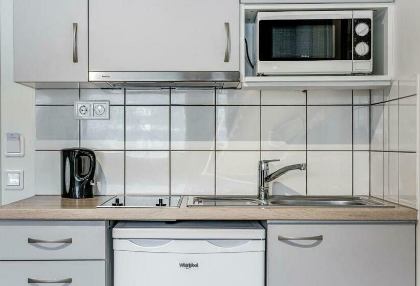 スタンダードスタジオ, Parttime Home Rotebro