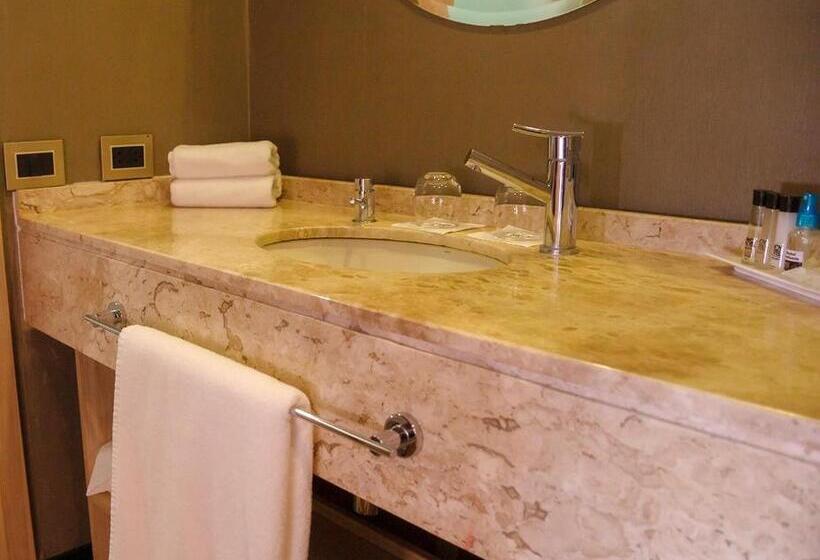 سوییت لوکس, Savoy Hotel Encarnación