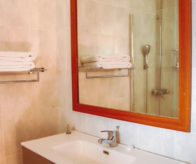 디럭스 룸, Sportsview Hotel Kasarani