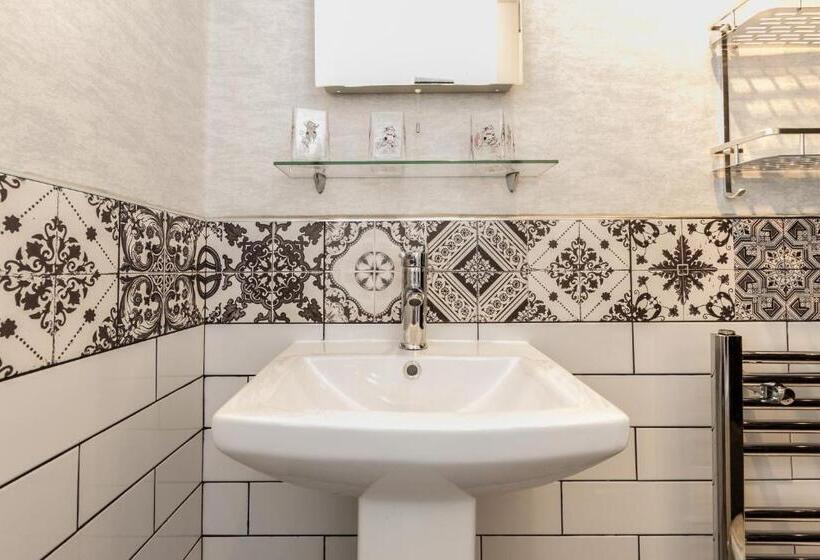 스탠다드 트리플 룸, Cambridge House Room Only Accommodation For Adults