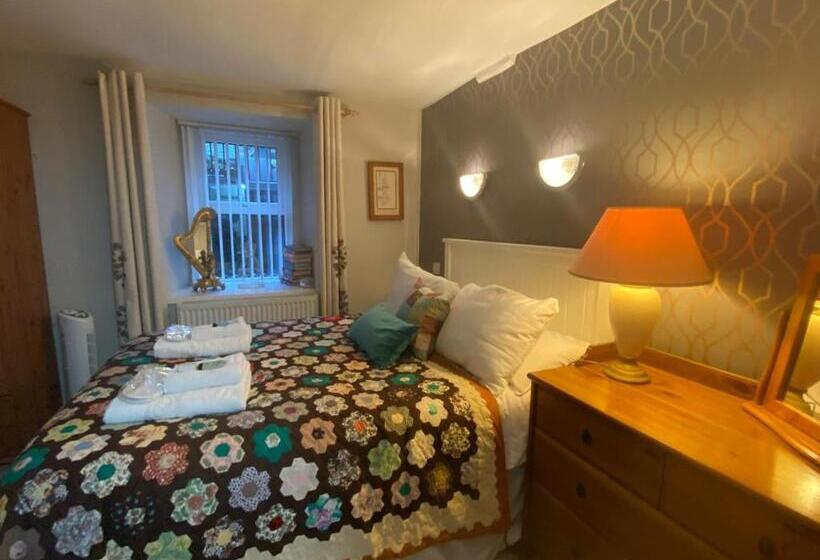 스위트, Cambridge House Room Only Accommodation For Adults