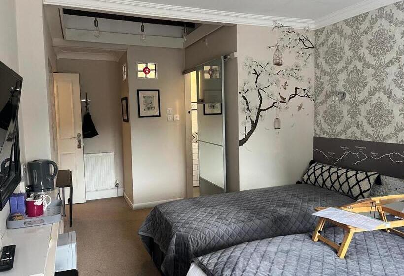 트리플 클래식 룸, Cambridge House Room Only Accommodation For Adults