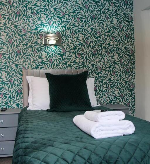 트리플 클래식 룸, Cambridge House Room Only Accommodation For Adults